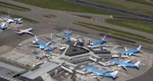 Amsterdam, një i vdekur pas rënies në motorin e avionit amsterdam,-nje-i-vdekur-pas-renies-ne-motorin-e-avionit