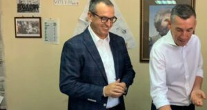 Gjoshi ia uron ditëlindjen Kadri Veselit: Urime ditëlindjen kryetar, dielli do të lind përsëri gjoshi-ia-uron-ditelindjen-kadri-veselit:-urime-ditelindjen-kryetar,-dielli-do-te-lind-perseri