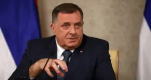 Dodik me një çmenduri të re: Në Srebrenicë nuk u vra askush, do t’ia ndryshojmë emrin qytetit dodik-me-nje-cmenduri-te-re:-ne-srebrenice-nuk-u-vra-askush,-do-t’ia-ndryshojme-emrin-qytetit
