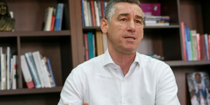 kadri-veseli-feston-sot-ditelindjen