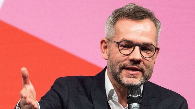 roth:-shqetesuese-lidhjet-e-ngushta-te-disa-politikaneve-malazez-me-vuciqin-–-kisha-ortodose-serbe-kanal-i-ndikimit-rus