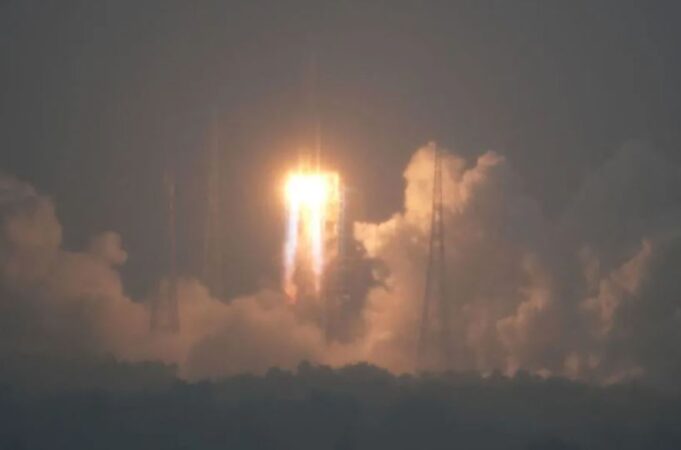 kina-thote-se-anija-e-saj-kozmike-eshte-ulur-ne-hene