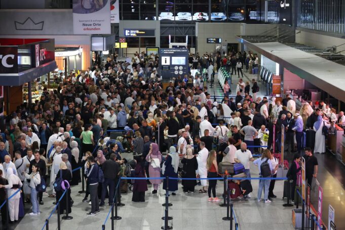 bik:-sot-jane-nisur-351-besimtare-per-ta-kryer-haxhin