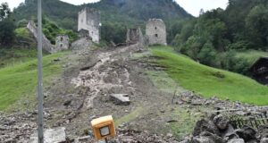 Iu mbijetoi dy luftërave botërore, por jo edhe vërshimeve, shkatërrohet kalaja Falkenstein në Gjermani iu-mbijetoi-dy-lufterave-boterore,-por-jo-edhe-vershimeve,-shkaterrohet-kalaja-falkenstein-ne-gjermani