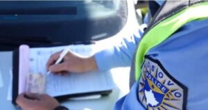 Afër 2 mijë gjoba të shqiptuara nga policia vetëm dje në Kosovë afer-2-mije-gjoba-te-shqiptuara-nga-policia-vetem-dje-ne-kosove