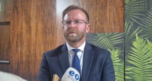 Abazi publikon dokumentin, thotë se Qeveria e Kosovës më 2021 nënshkroi kontratë me kompaninë që ka lidhje me Radoiçiqin abazi-publikon-dokumentin,-thote-se-qeveria-e-kosoves-me-2021-nenshkroi-kontrate-me-kompanine-qe-ka-lidhje-me-radoiciqin