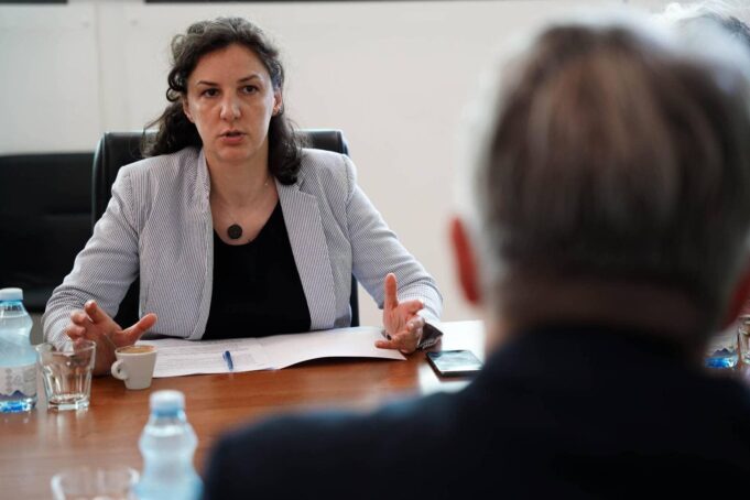 ministrja-rizvanolli-priti-ne-takim-drejtorin-e-sekretariatit-te-komunitetit-te-energjise