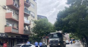 Aksident te “Qafa”, përfshihen një kamion e një veturë aksident-te-“qafa”,-perfshihen-nje-kamion-e-nje-veture