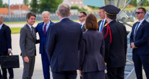 Biden mbërrin në Francë biden-mberrin-ne-france