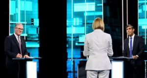 Sunak dhe Starmer përplasen për taksat në debatin e parë sunak-dhe-starmer-perplasen-per-taksat-ne-debatin-e-pare