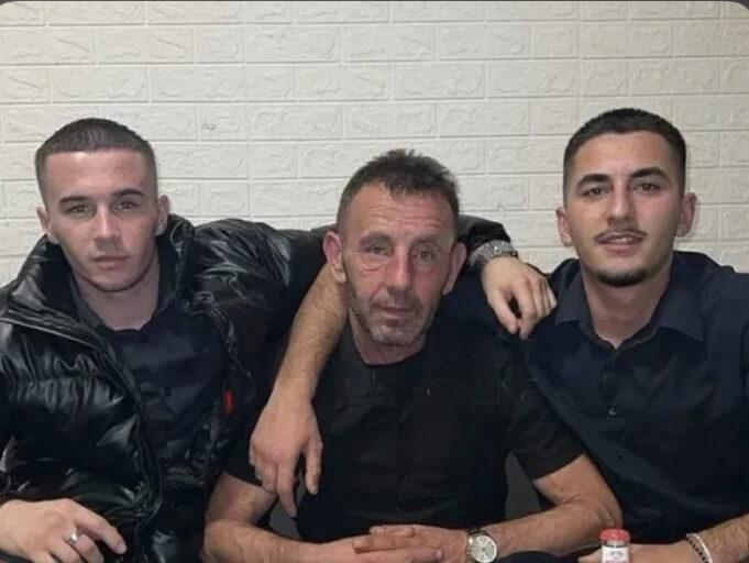 vdes-jeton-berisha,-babai-i-cili-u-plagos-bashke-me-dy-djemte-e-tij-para-dy-javesh-ne-peje