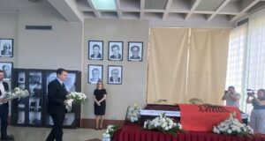 Kurti bën homazhe pran arkivolit të akademik Rexhep Ferrit kurti-ben-homazhe-pran-arkivolit-te-akademik-rexhep-ferrit