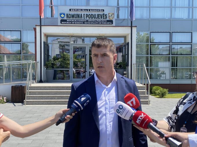 vendimi-i-gjykates-komerciale,-shkak-i-pezullimit-te-gurthemelit-te-shkolles-“isa-boletini”-ne-podujeve