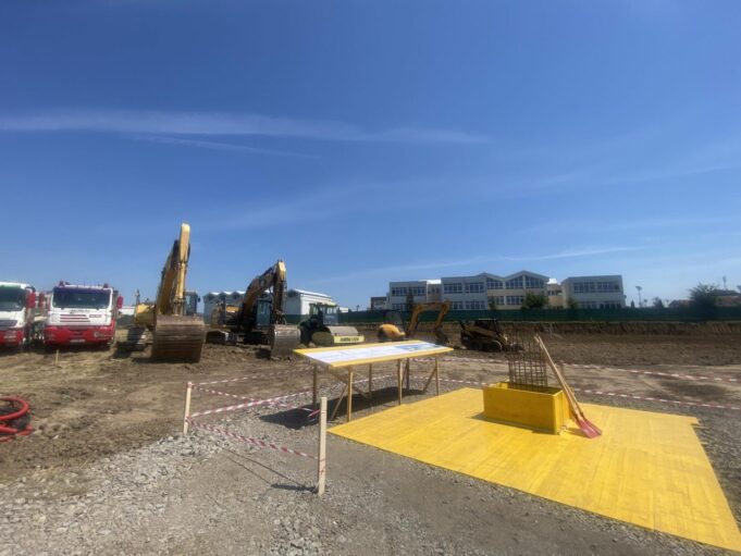 kurti-e-nagavci-do-t’ia-vendosnin-gurthemelin,-komercialja-pezullon-punen-ne-shkollen-“isa-boletini”-ne-podujeve