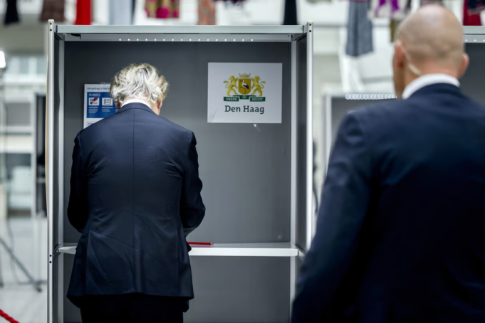 sondazhi-i-zgjedhjeve-ne-be:-konservatoret-kryesojne,-e-djathta-ekstreme-rritet-dhe-e-majta-lekundet