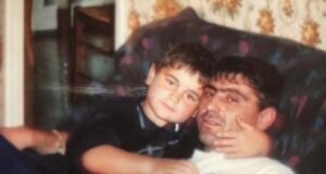 Djali i legjendës Fadil Vokrri e kujton babain me fotografi të përbashkëta djali-i-legjendes-fadil-vokrri-e-kujton-babain-me-fotografi-te-perbashketa