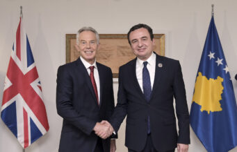 Kurti nis takimin me Blairin kurti-nis-takimin-me-blairin