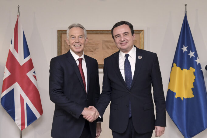 kurti-nis-takimin-me-blairin