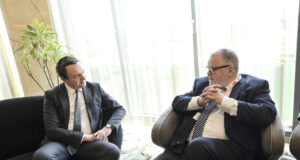 Kurti takohet me përfaqësues të grupit të inovacionit “Yes-EU”, flasin për investime në energji kurti-takohet-me-perfaqesues-te-grupit-te-inovacionit-“yes-eu”,-flasin-per-investime-ne-energji