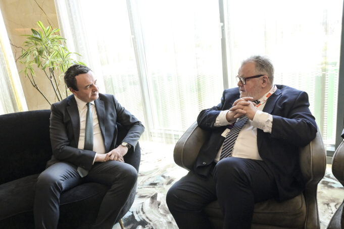 kurti-takohet-me-perfaqesues-te-grupit-te-inovacionit-“yes-eu”,-flasin-per-investime-ne-energji