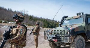 Ushtarët italianë patrulluan në pikën kufitare midis Kosovës dhe Serbisë ushtaret-italiane-patrulluan-ne-piken-kufitare-midis-kosoves-dhe-serbise