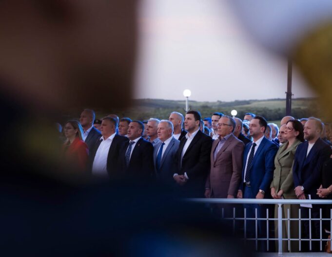 krasniqi-per-gala-koncertin-ne-marine:-kumboi-refreni-i-perjetshem-i-lirise