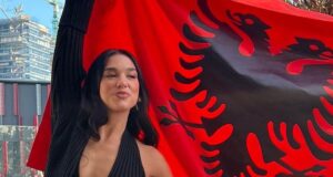 Dua Lipa komplimentohet në Kroaci e ironizohet në Serbi pasi përshëndeti të pranishmit në gjuhën serbokroate dua-lipa-komplimentohet-ne-kroaci-e-ironizohet-ne-serbi-pasi-pershendeti-te-pranishmit-ne-gjuhen-serbokroate