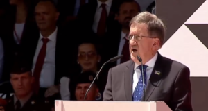 Robertson: Mosveprimi do të lejonte vazhdimin e spastrimin etnik të shqiptarëve nga Millosheviqi robertson:-mosveprimi-do-te-lejonte-vazhdimin-e-spastrimin-etnik-te-shqiptareve-nga-millosheviqi