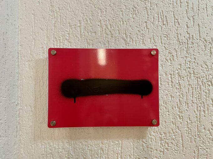 zyra-e-qika-s-sulmohet-ne-prishtine,-agk-ja-ben-thirrje-te-hetohet-rasti