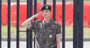 Jin i “BTS” do festojë fundin e shërbimit ushtarak duke përqafuar 1 mijë fansa jin-i-“bts”-do-festoje-fundin-e-sherbimit-ushtarak-duke-perqafuar-1-mije-fansa