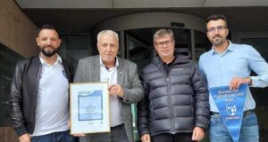 Federata e Futbollit e Bavarisë ndan mirënjohje për ish-presidentin e FC Kosova Munchen federata-e-futbollit-e-bavarise-ndan-mirenjohje-per-ish-presidentin-e-fc-kosova-munchen