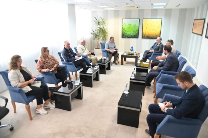 bislimi-pret-perfaqesuesit-e-keshillit-koordinues-te-asociacioneve-familjare-te-te-zhdukurve-te-kosoves