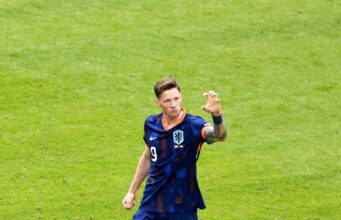 Holanda fiton ndaj Polonisë, merr tri pikë të vështira holanda-fiton-ndaj-polonise,-merr-tri-pike-te-veshtira
