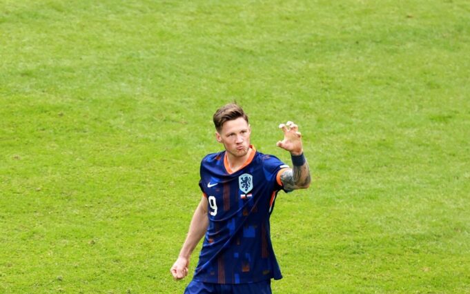 holanda-fiton-ndaj-polonise,-merr-tri-pike-te-veshtira