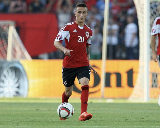 zyrtare:-ergys-kace-nenshkruan-me-skuadren-kosovare