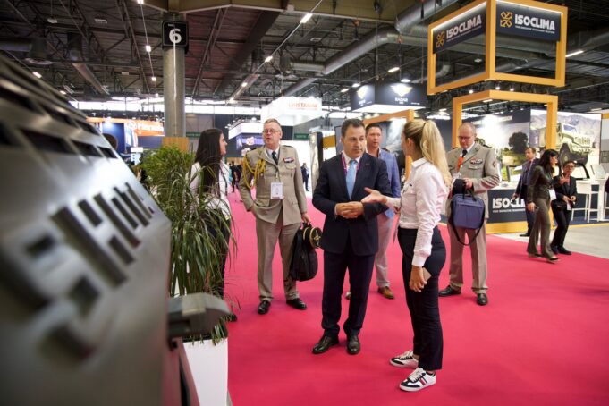 ‘shota’-prezantohet-ne-paris-–-makina-e-pare-ushtarake-shqiptare,-pjese-e-panairit-eurosatory