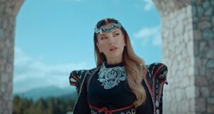 Leonora Jakupi vjen me këngën “Jam Drenicë, jam Dukagjin” leonora-jakupi-vjen-me-kengen-“jam-drenice,-jam-dukagjin”