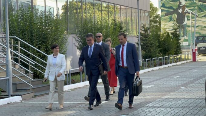 lajcak-arrrin-ne-qeveri,-do-te-takohet-me-bislimin