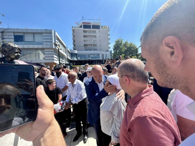 lladrovci:-leotrimi-do-ta-jape-mesazh-per-dhimbjen-e-thelle-per-1.432-femijet-e-vrare-ne-kosove