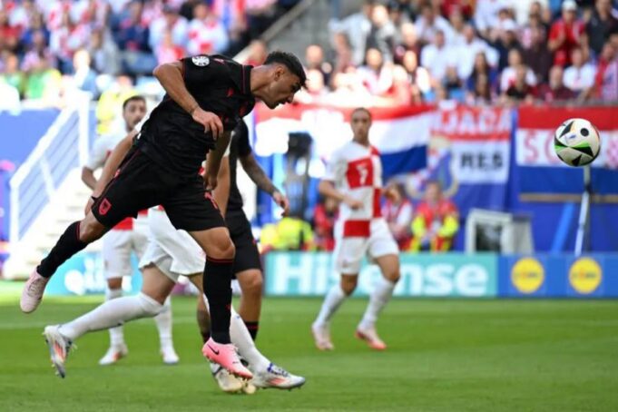 drame-ne-ndeshjen-shqiperi-kroaci,-perfundon-2-2