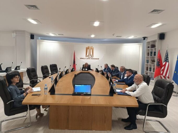 klp-miraton-projektaktet-per-verifikimin-e-pasurise-dhe-figures-per-kandidatet-magjistrate-prokurore