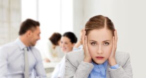 5 shkaktarët e shpërqendrimit në punë 5-shkaktaret-e-shperqendrimit-ne-pune