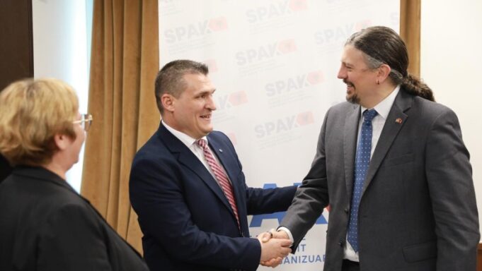 koordinatori-amerikan-kunder-korrupsionit-takon-dumanin:-shba-te,-te-perkushtuara-per-t’i-dhene-fund-pandeshkueshmerise