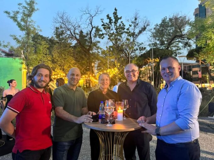 idrizi-me-ftese-te-erion-veliajt-merr-pjese-ne-eventin-“muza-competition”-ne-tirane