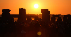 Mijëra njerëz dynden në Stonehenge për të festuar solsticin e verës mijera-njerez-dynden-ne-stonehenge-per-te-festuar-solsticin-e-veres