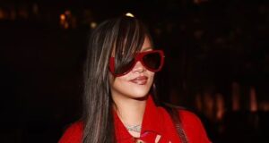 Rihanna në Paris për Javën e Modës, shkëlqen me pallton e kuqe rihanna-ne-paris-per-javen-e-modes,-shkelqen-me-pallton-e-kuqe