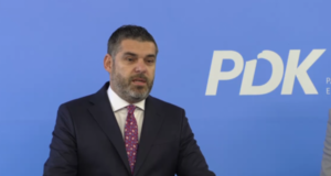 Kastrati e quan ‘mjeran’ Surroin: Gjithmonë ka qenë i shkëputur nga identiteti ynë kastrati-e-quan-‘mjeran’-surroin:-gjithmone-ka-qene-i-shkeputur-nga-identiteti-yne