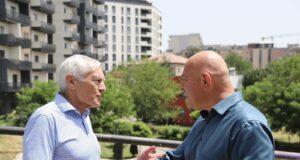 Pas Prishtinës, Clark viziton Gjakovën, pritet nga kryetari i kësaj komune pas-prishtines,-clark-viziton-gjakoven,-pritet-nga-kryetari-i-kesaj-komune