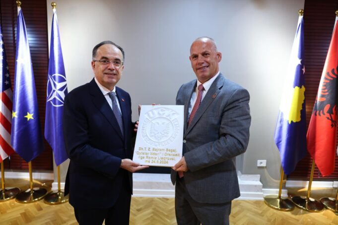 bajram-begaj-shpallet-“qytetar-nderi”-i-drenasit