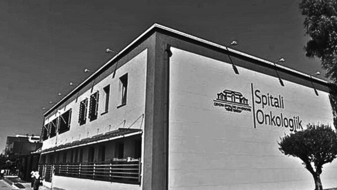 zbardhen-bisedat-e-skemes-abuzive-te-onkologjiku:-mjeket-dergonin-pacientet-te-privati,-ilacet-per-tumorin-i-conin-neper-farmaci